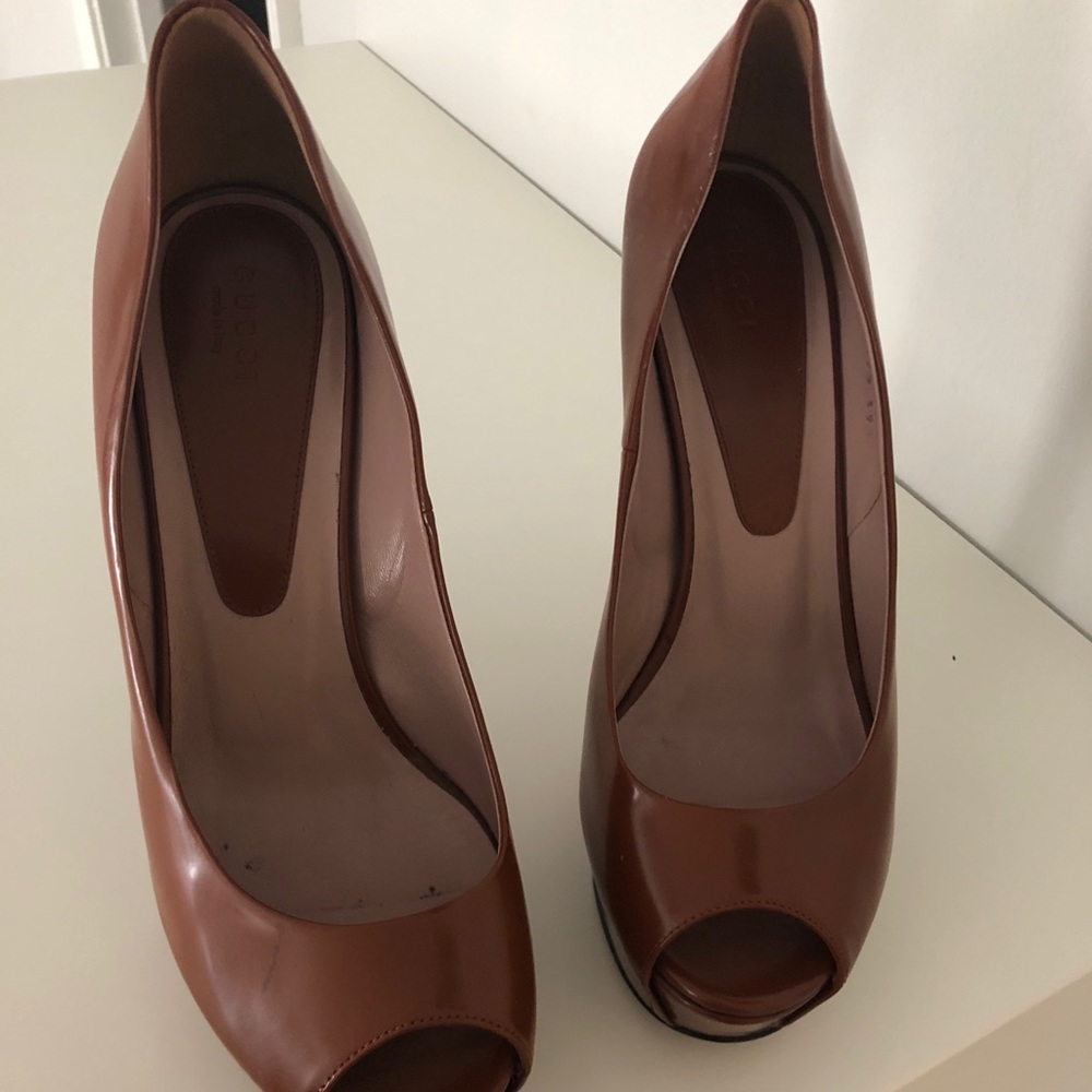 Gucci patent leather brown peep toes pump heels - Picture 5 of 6